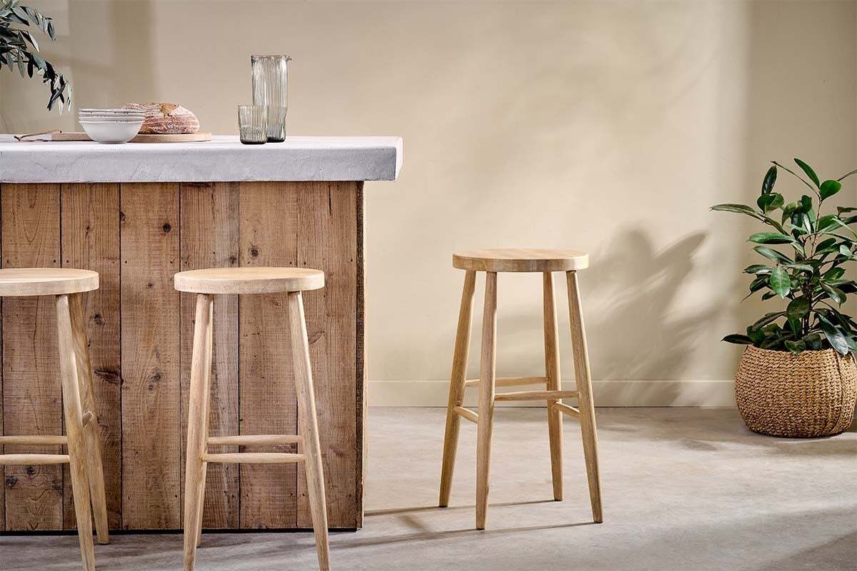 Mengwi Mango Wood Round Bar Stool - Natural