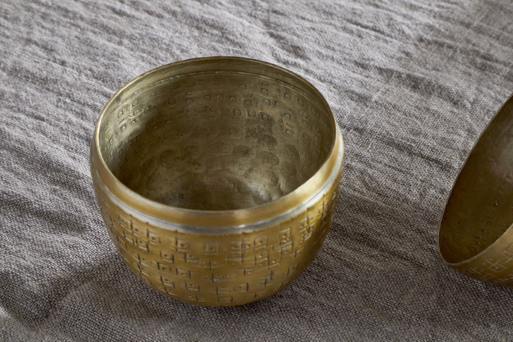 Mutti Hammered Opening Egg - Antique Brass