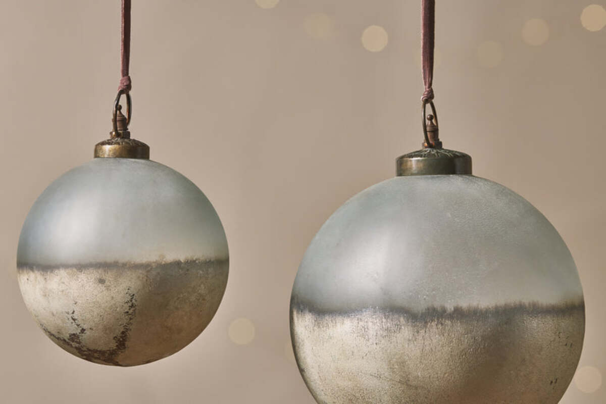 Ngolo Giant Bauble